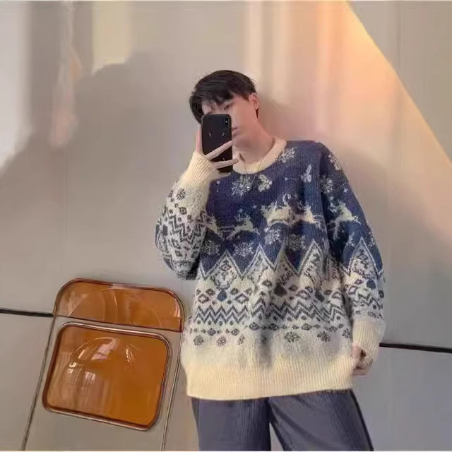 Loose-knit sweater for couples