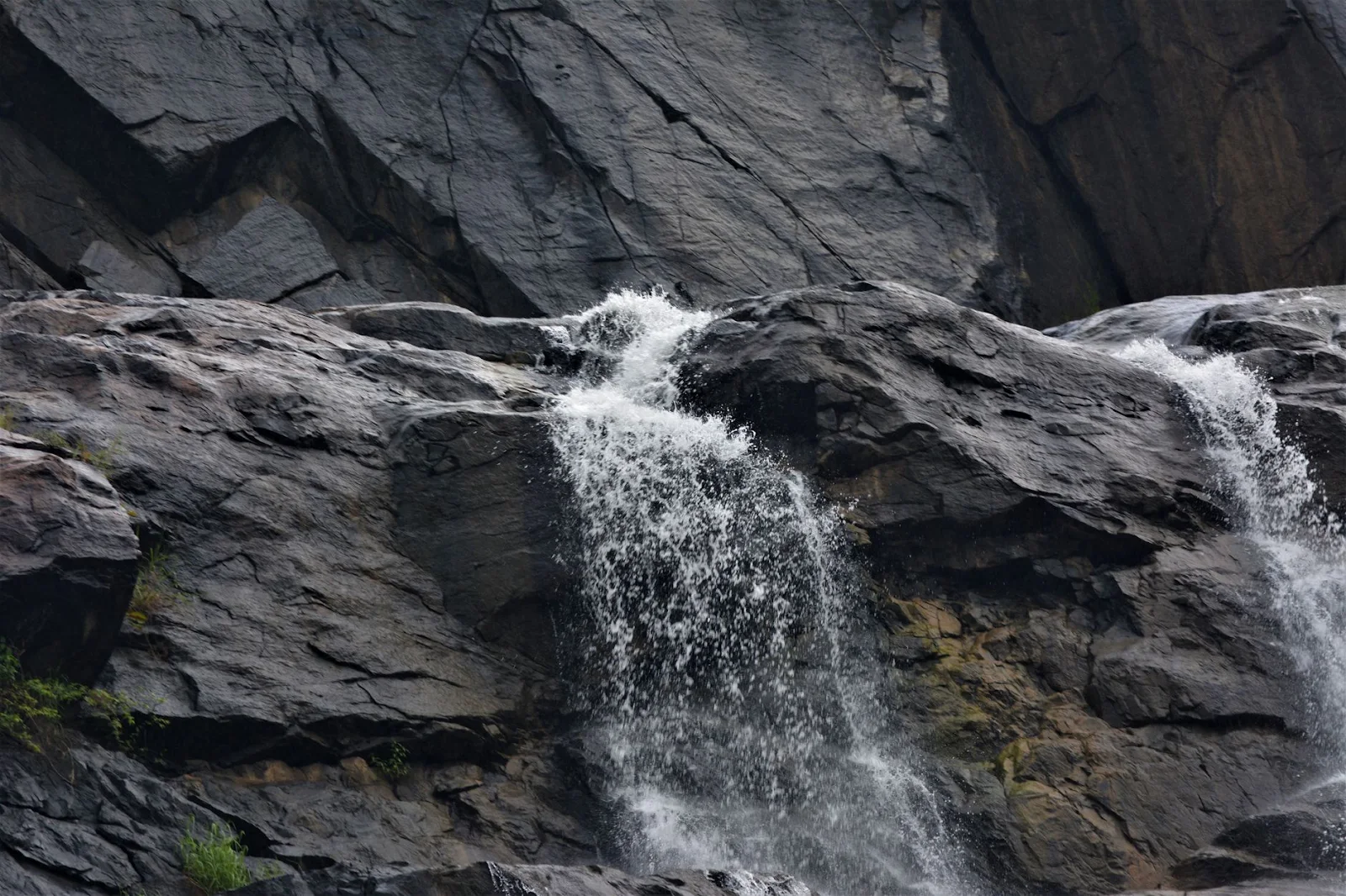 Shikaripara Waterfall – Nature’s Hidden Cascade