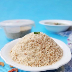 Chỉ với 10 phút là bạn đã có ngay một hũ hạt nêm tôm nấm đậm đà để nêm nếm món ăn đảm bảo an toàn sức khỏe cho cả gia đình thay vì các loại hạt nêm tổng hợp pha chế sẵn bên ngoài có chứa nhiều chất bảo quản, chất tổng hợp. Cách làm hạt nêm tôm nấm cực đơn giản và dễ luôn nên hãy thử làm ngay nhé.