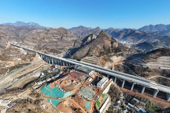 Tàu cao tốc Trung Quốc đạt 385km/h gây choáng - Báo Tri thức &amp; Cuộc sống