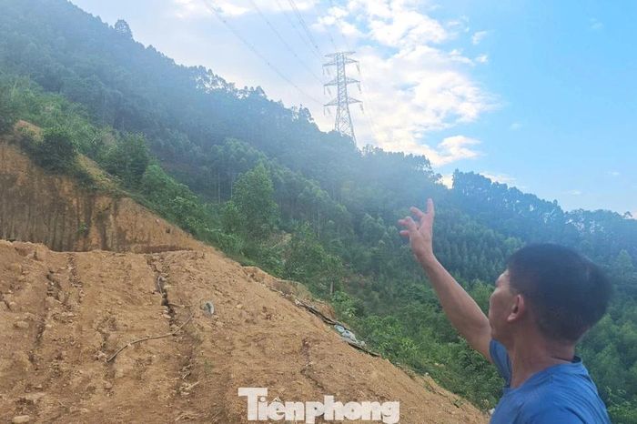 Sạt lở chân cột điện đường dây 500kV Lào Cai - Vĩnh Yên - Báo Tiền Phong