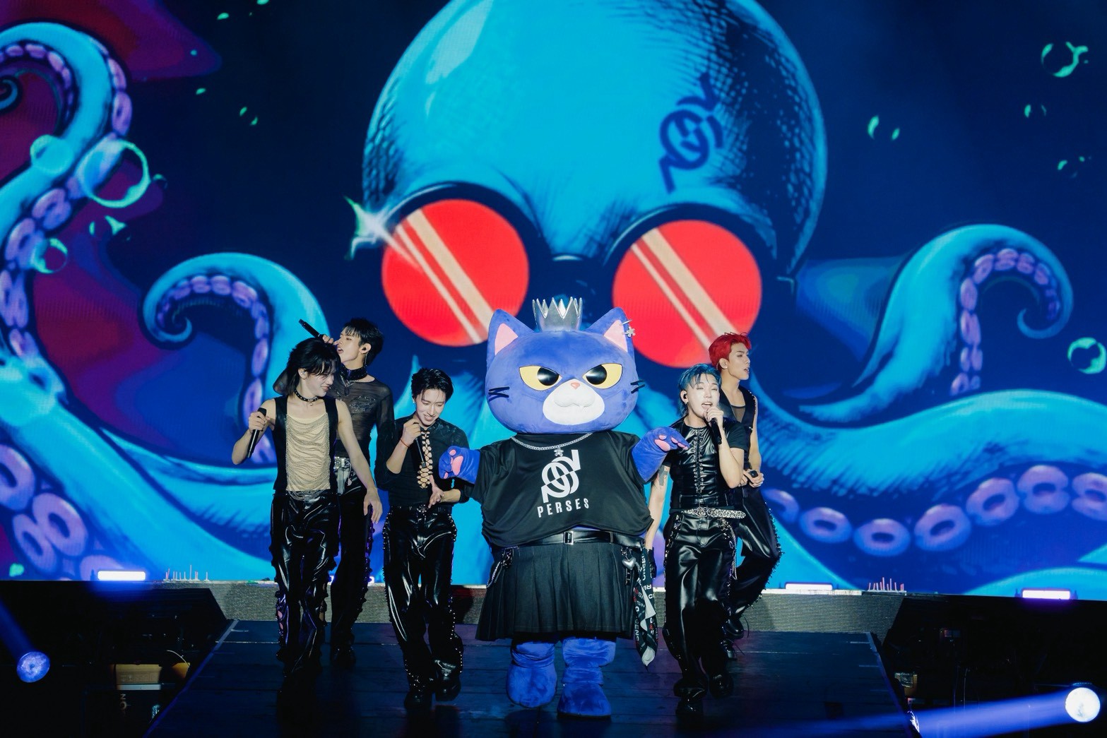 “PERSES UNCENSORED CONCERT” ปลดล็อกทุกตัวตนแบบไม่มีกั๊ก!  5 หนุ่ม PERSES โชว์ศักยภาพรอบด้าน จัดเต็มทุกโชว์สุดพลัง เปิดทุกมุมที่ไม่เคยเห็น ภาพที่ 49