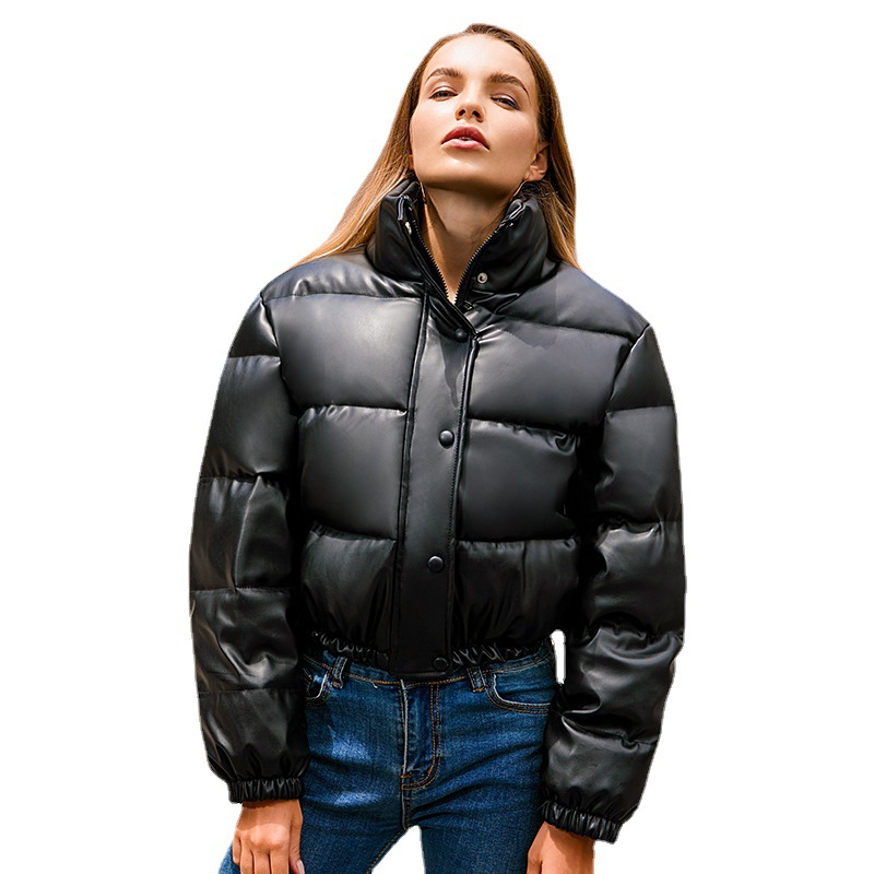 Short women's puffer jacket with stand-up collar, lined