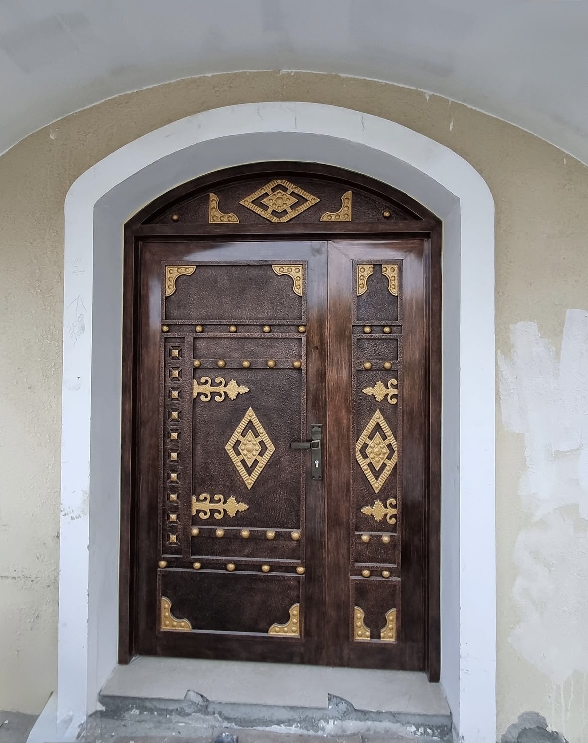 Modern aluminium door design UAE Fujairah — Al Taher