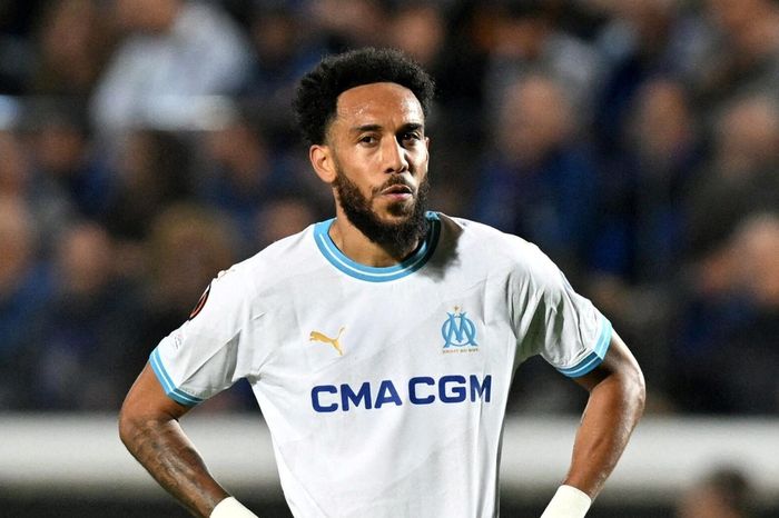 Aubameyang dùng bình chữa cháy xịt vào quan chức Marseille - Tạp chí Tri thức