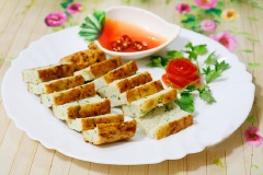 Chả cá rô phi dai ngon, béo thơm được làm từ thịt cá rô phi lê nên không cần tốn nhiều công sức sơ chế gỡ xương cá nhé! Món chả cá này có thể dùng làm món ăn chính cho bữa tiệc, có thể chấm tương ớt, tương cà đề tuyệt.