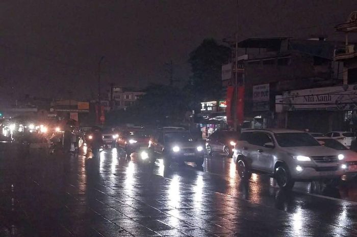 Bầu trời Thái Nguyên 7h sáng tối đen lạ lùng - Tạp chí Tri thức