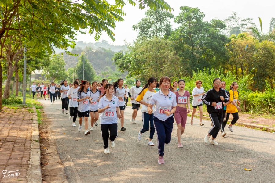 Hội Sinh viên tổ chức Giải chạy việt dã sinh viên TBU và trao chứng nhận “Sinh viên khỏe” năm học 2020 - 2021