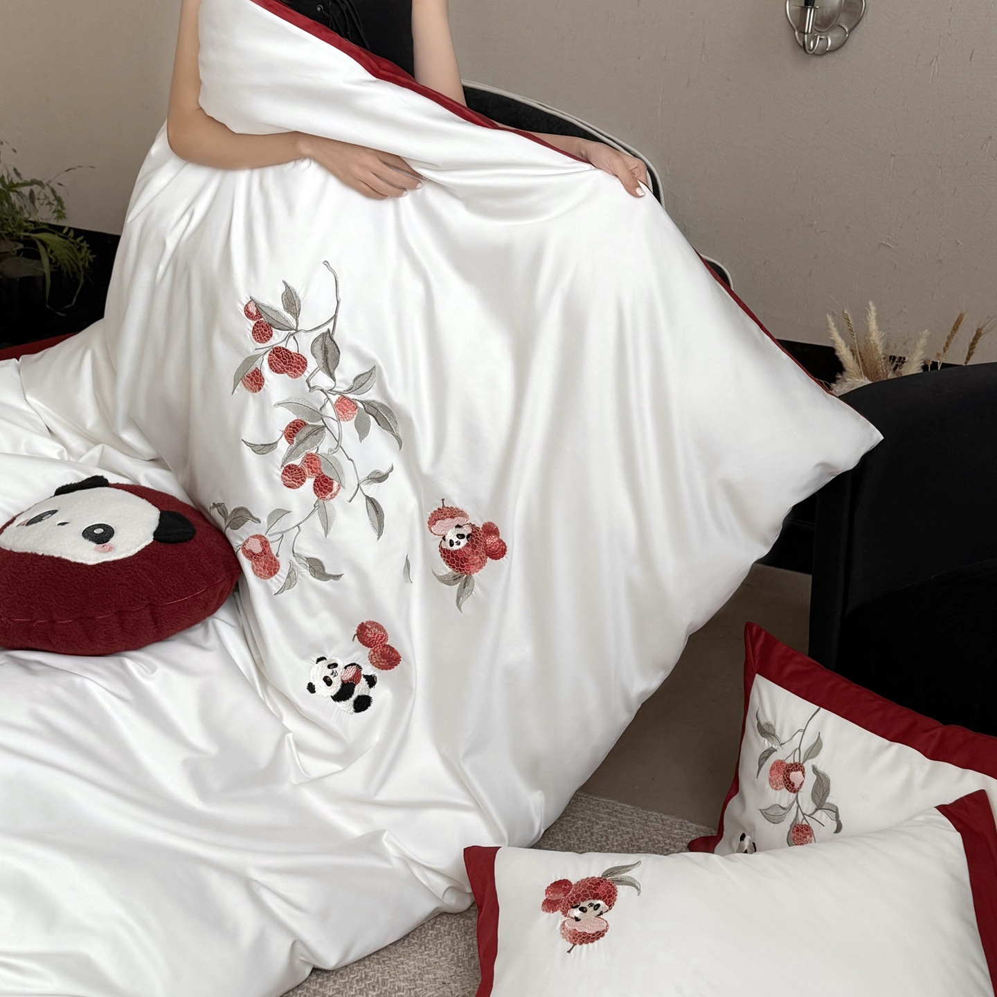 Long-staple cotton bedding set with embroidery