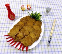 Sườn cốt lết chiên om sốt mặn ngọt với từng miếng sườn chín mềm, vị béo thơm, đậm đà. Tuy cách làm khác công phu nhưng thành phẩm cho ra là món ngon hấp dẫn sẵn sàng chinh phục sạch nồi cơm của gia đình bạn.