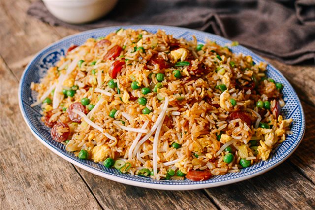 Cơm Chiên Lạp Xưởng Rau Củ