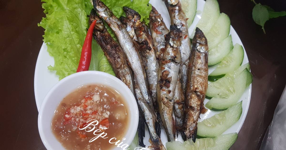 Cá trứng nướng chấm mắm me
