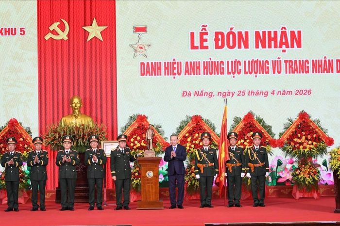 Quân khu 5 đón nhận danh hiệu anh hùng lực lượng vũ trang nhân dân - Đài Phát thanh và truyền hình Hà Nội