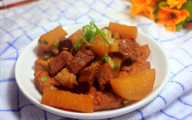 Thịt Kho Củ Cải Đậu Hũ