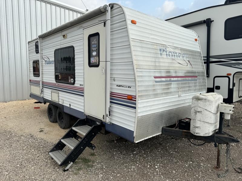2004 Fleetwood Pioneer 18T6