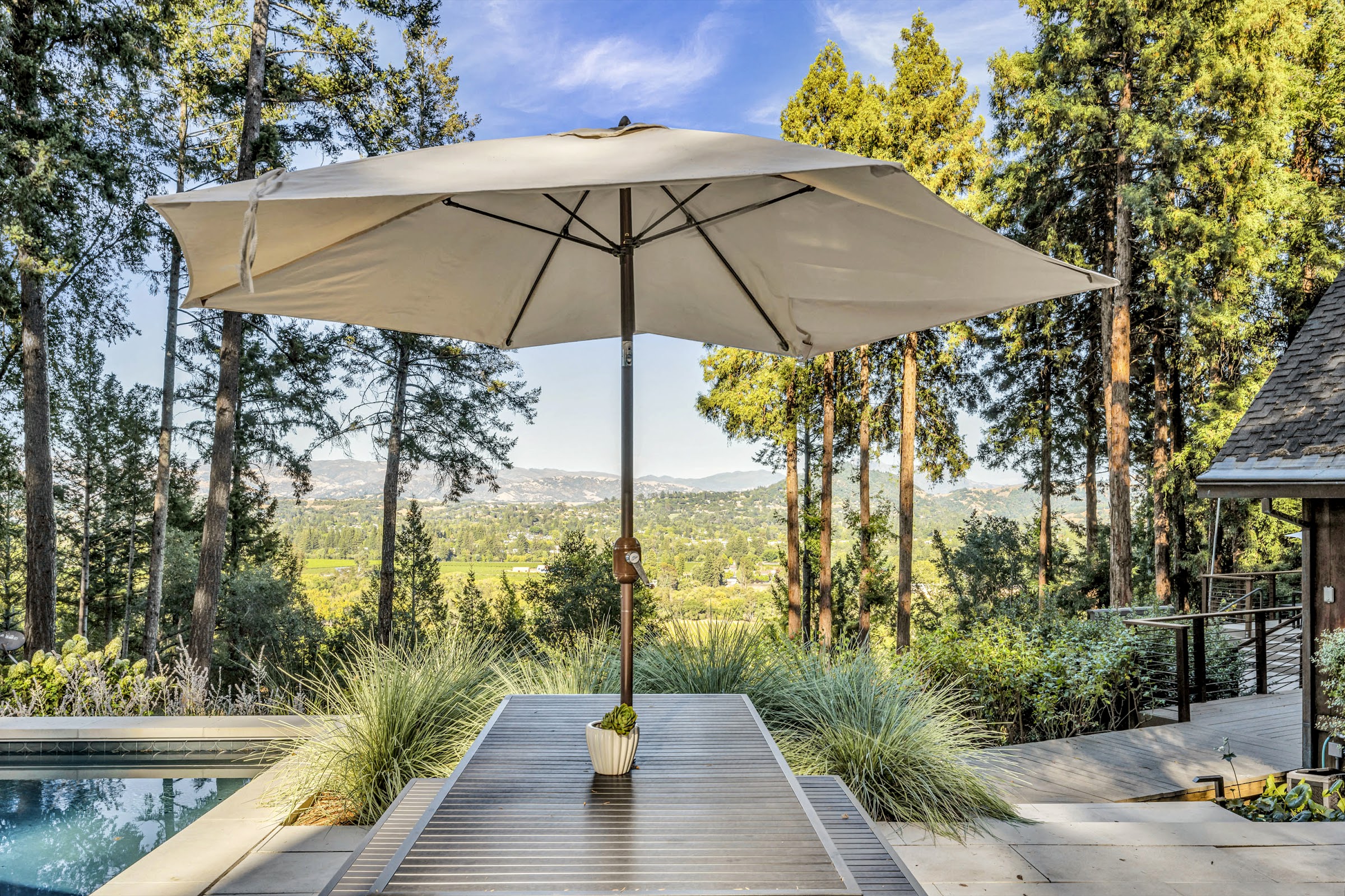 Casa de Lucca pool with Dry Creek Valley panoramic view, Healdsburg