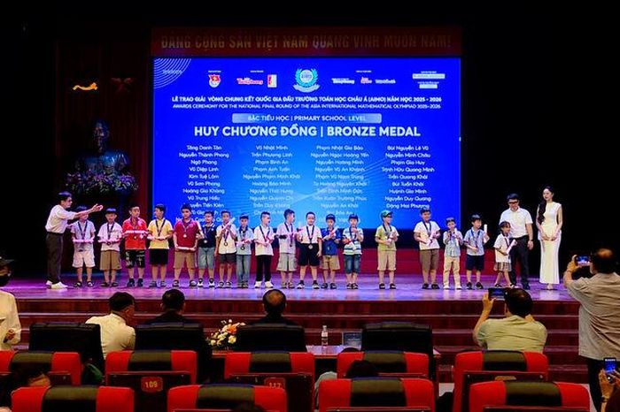 Trao giải Vòng chung kết quốc gia Đấu trường Toán học châu Á - Báo An Giang