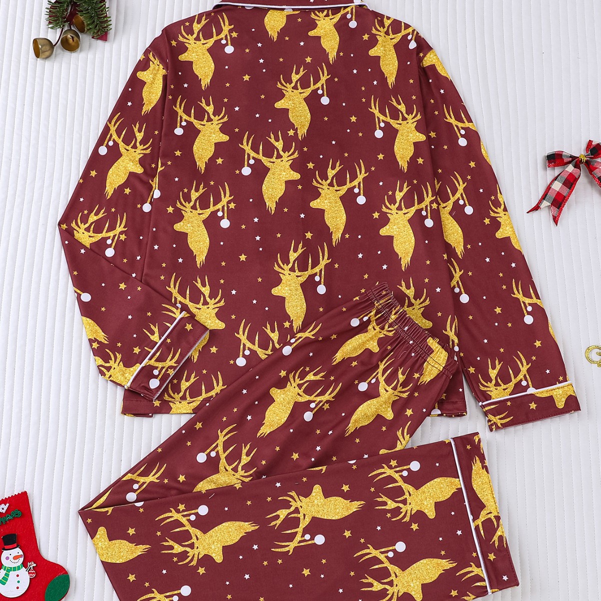 Women's loungewear, long-sleeved, with gold reindeer print