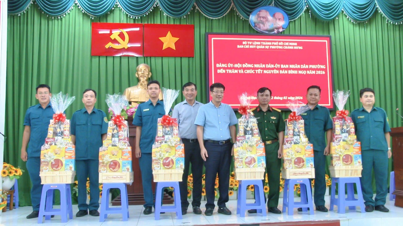 Lãnh đạo phường chăm lo tết cho các đơn vị phục vụ và đào tạo tết Bính Ngọ năm 2026