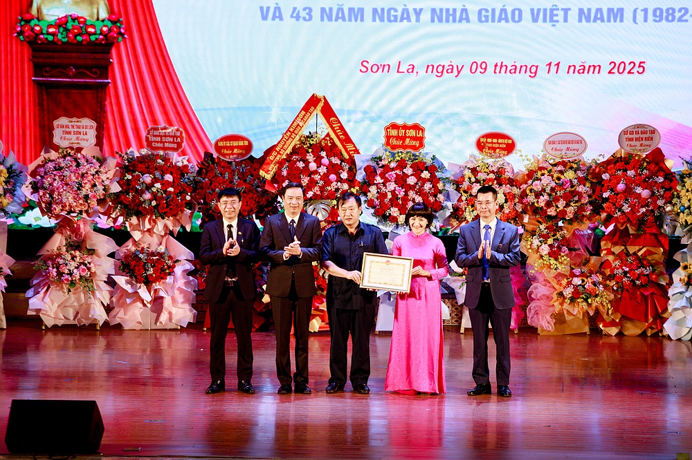Hân hoan trong ngày hội Kỷ niệm 65 năm Ngày thành lập Trường Đại học Tây Bắc (1960 - 2025) và 43 năm Ngày Nhà giáo Việt Nam (1982 - 2025)