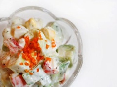Món salad tôm hùm cùng bắp Mỹ và bơ có thể dùng ngay hoặc để ăn ngon miệng hơn thì bảo quản salad tôm trong ngăn mát tủ lạnh 30-45 phút trước khi dùng nhé.