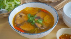Món cá ngừ kho thơm hấp dẫn, ngon lành chuẩn vị miền Trung đã sẵn sàng trên mâm cơm của cả nhà rồi. Tuy nhiên muốn có nồi cá kho ngon, đúng điệu thì không hẳn chị em nào cũng biết, đặc biệt khi nguyên liệu là cá ngừ. Với cách kho cá ngon này, đảm bảo ai cũng có thể vào bếp và trổ tài nấu cho mọi người trong gia đình ăn rồi đó. Chị em nội trợ còn chờ gì mà không nhanh tay lưu lại ngay công thức cá ngừ kho thơm đậm đà, ngon lành và đẹp này nào.