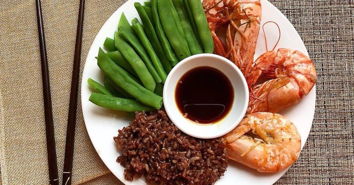 Eatclean: cơm gạo lứt, tôm hấp, đậu luộc (2)