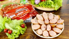 Trên đây là 4 cách chế biến xúc xích Việt xông khói cơ bản và nhanh chóng mà ai cũng có thể áp dụng. Xúc xích có thể kết hợp với bánh mì hotdog, các loại salad, sốt mayonaise, mù tạt, tương ớt để tạo thành một bữa ăn sáng hoàn chỉnh hoặc làm món ăn vặt bất cứ lúc nào bạn thích. Tùy vào điều kiện gia đình và sự tiện lợi mà bạn lựa chọn cách chế biến xúc xích phù hợp nhé!