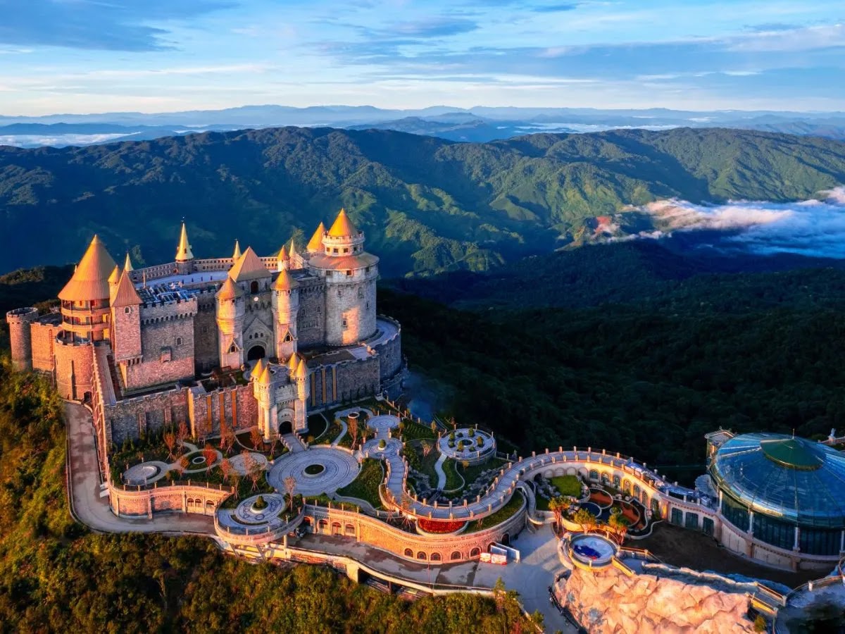 Lâu đài cổ tích giữa núi rừng