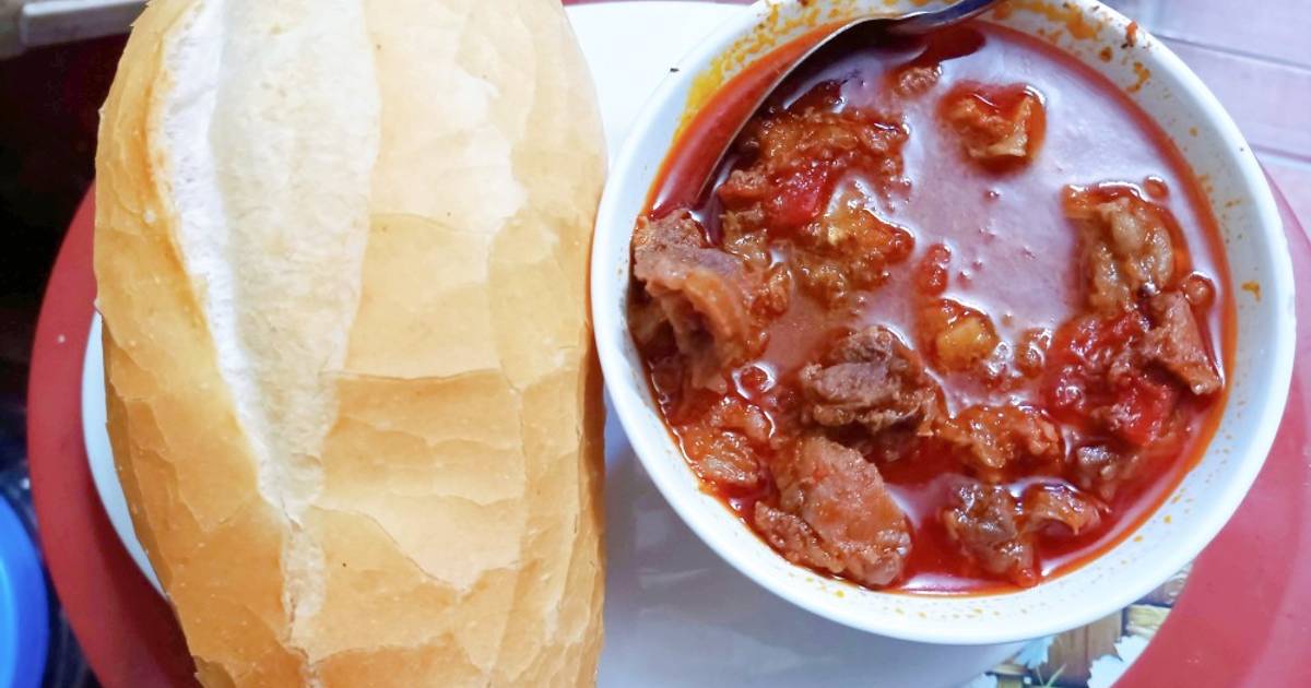 Bánh mì sốt vang