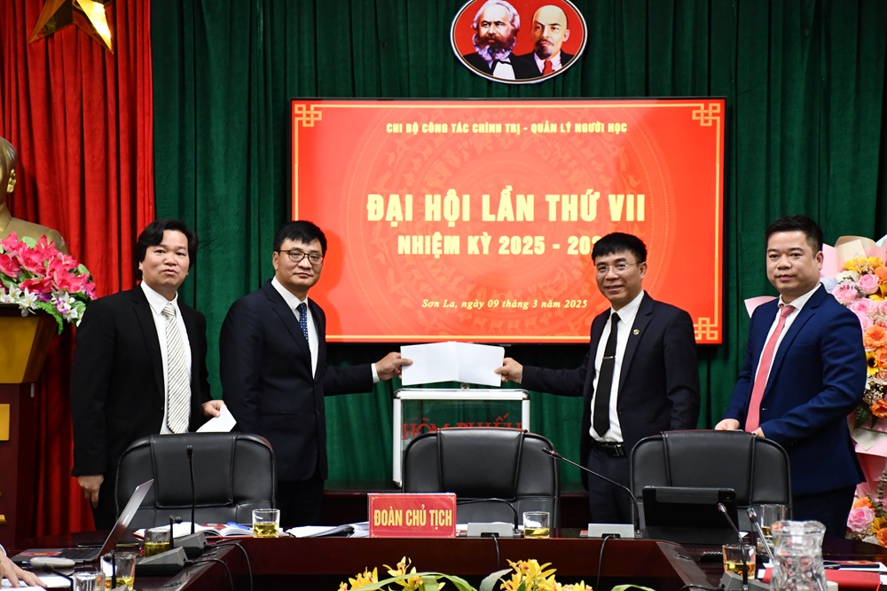 Đại hội Chi bộ Công tác chính trị - Quản lý người học, Trường Đại học Tây Bắc