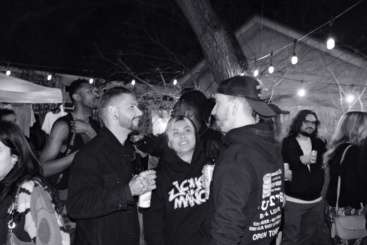 @tlau.photos_thelostandunfounds_2026-03-13_austin_last_night_noir_015