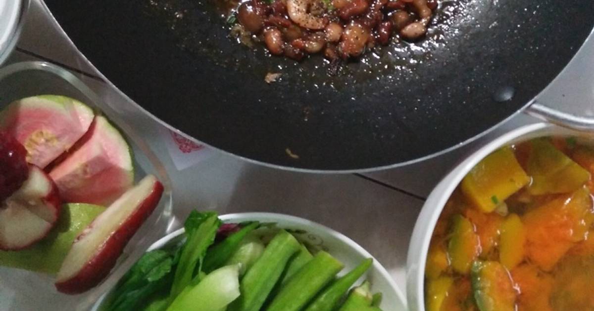 Kho quẹt rau luộc và canh bí đỏ