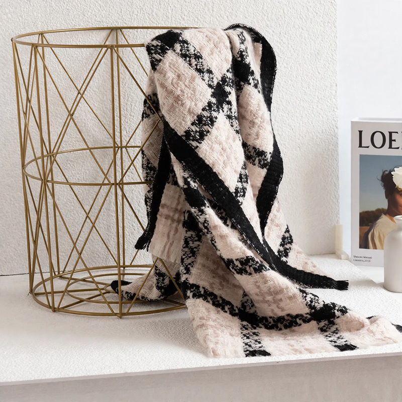 Large wool scarf with check pattern, 200x55cm