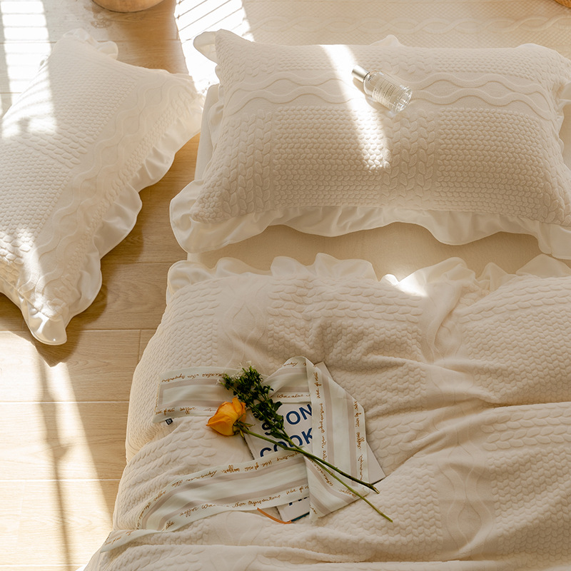 Winter bedding set made of milk fleece with ruffled edges