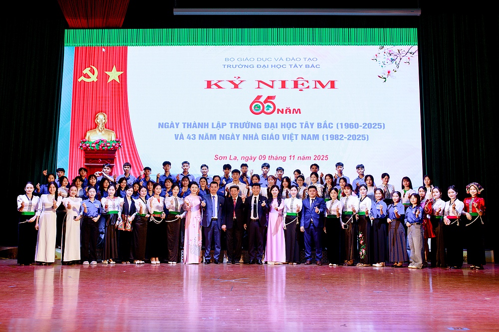 Hân hoan trong ngày hội Kỷ niệm 65 năm Ngày thành lập Trường Đại học Tây Bắc (1960 - 2025) và 43 năm Ngày Nhà giáo Việt Nam (1982 - 2025)