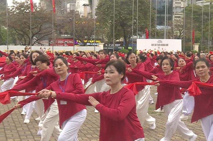 Lan tỏa phong trào sống khỏe trong người cao tuổi Thủ đô - Đài Phát thanh và truyền hình Hà Nội