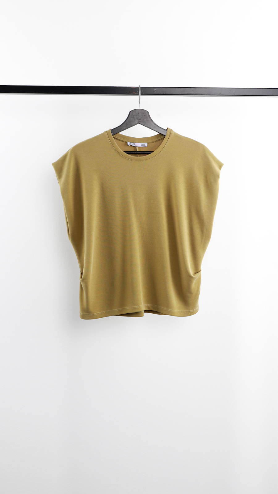YANDAN PİLE DETAYLI T-SHIRT