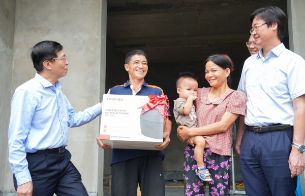 Petrovietnam Thăm Hỏi và Động Viên Các Hộ Dân Có Hoàn Cảnh Đặc Biệt Tại Xã Tân Long, Tuyên Quang