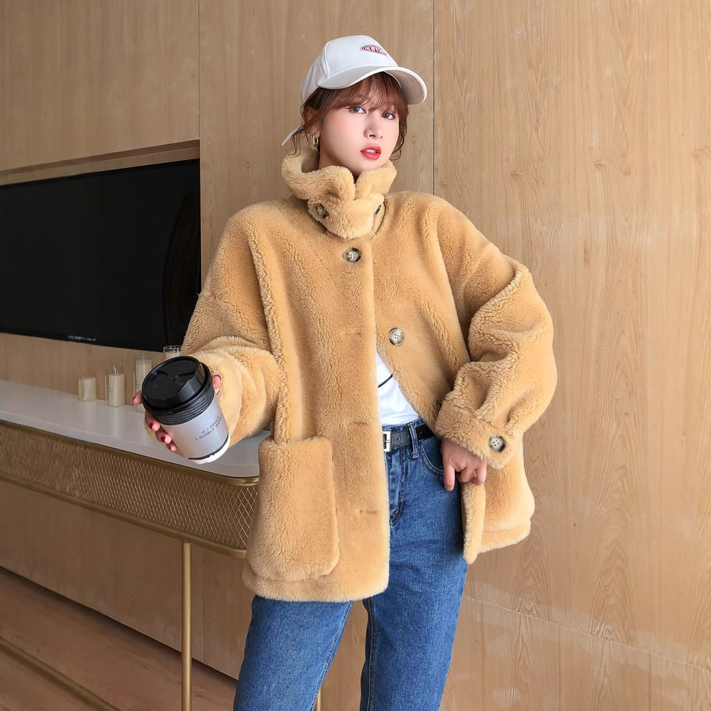 Women's coat made of 100% wool, lambskin look