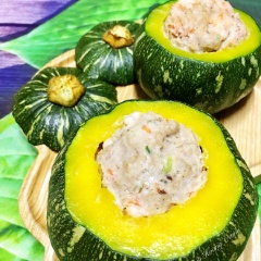 Bí đỏ mềm thấm vị ngọt từ tôm mọc...hai đứa con cứ khen mẹ hoài, nhanh gọn lẹ 2 trái bí đỏ hết sạch, dễ nuôi lắm...Mẹ làm món gì cũng ăn được hết ^-^