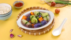 Nếu đã chán ngán với những món canh đầy dầu mỡ, vậy thì hãy cùng Cooky vào bếp thực hiện món canh bắp cải cuộn thịt thanh đạm. Nước canh ngọt vị rau củ, sẽ giúp bữa cơm gia đình giàu dinh dưỡng hơn.