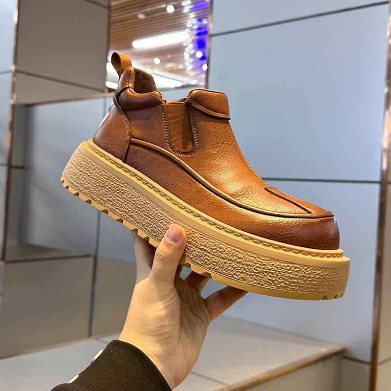 Men’s Chelsea boots with platform and lining