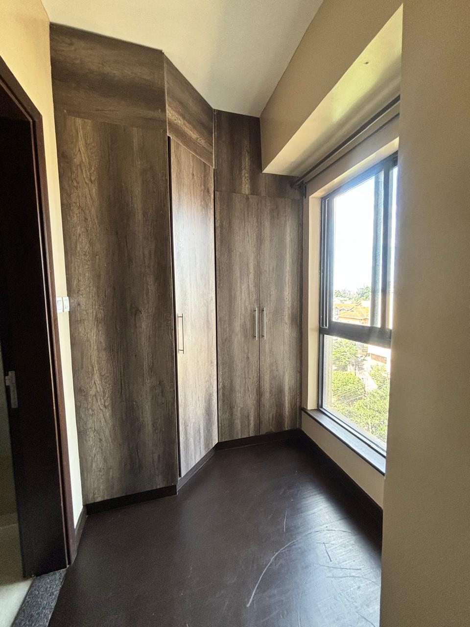 Duplex 4-Bedroom Apartment — photo 22 of 30
