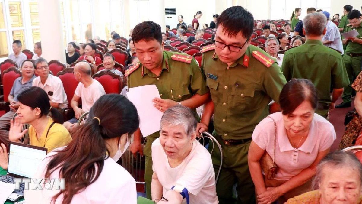 Ninh Bình hoàn thành lấy mẫu ADN thân nhân liệt sỹ - Báo VietnamPlus