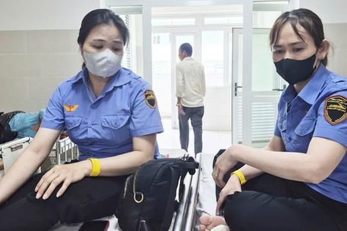CLIP: Nữ nhân viên gác chắn ở Đà Nẵng: 'Chúng tôi bị đánh đến hoảng loạn, choáng váng' - Báo Người Lao Động
