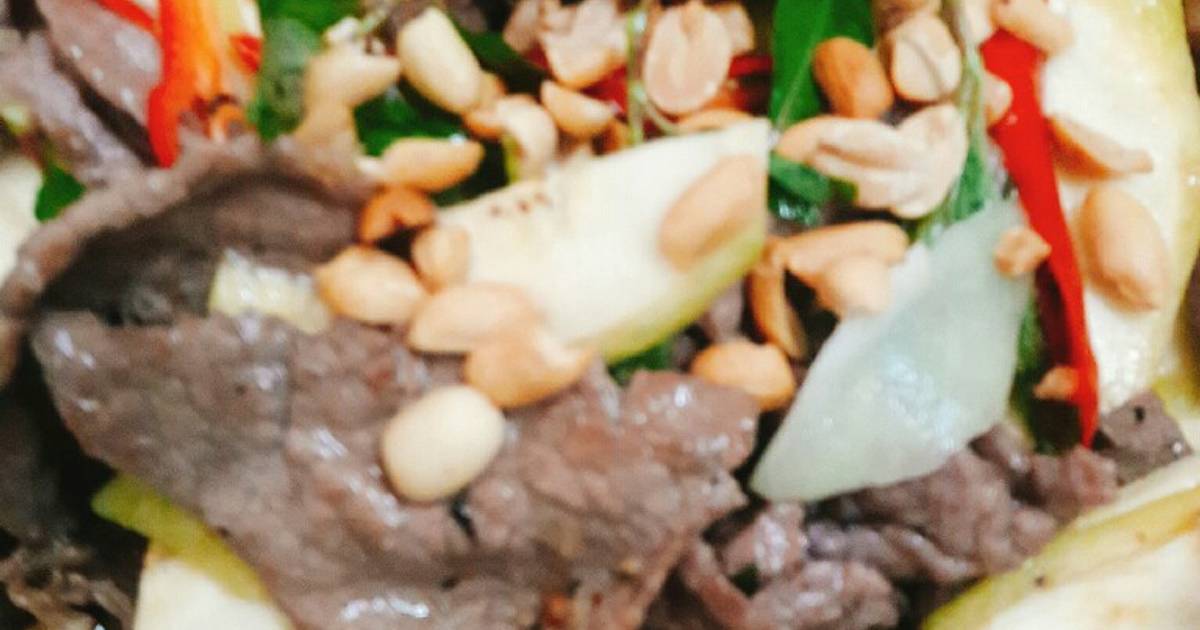 Gỏi bò chuối sống
