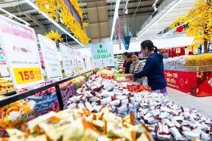 Người dân 'thắt chặt hầu bao' gây áp lực lên ngành bán lẻ - Đài Phát thanh và truyền hình Hà Nội