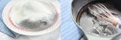 Sau đó, rây bột nếp cẩm, bột gạo nếp, bột gạo tẻ vào tô, trộn đều rồi rây hỗn hợp này vào nồi sữa đường. Dùng phới trộn đều lên. Bên lòng trắng trứng cho đường trắng vào, dùng máy đánh cho bông cứng. Lấy 1/3 lòng trắng cho vào hỗn hợp bột và trộn thât đều.