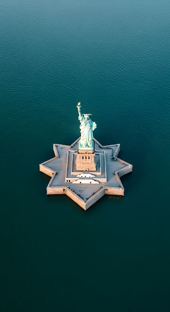 High-Angle Aerial View of the Statue of Liberty in Teal Water - Free mobile Wallpaper